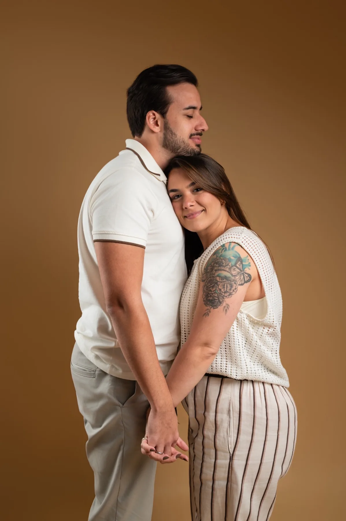 Danielle e Matheus em um abraço